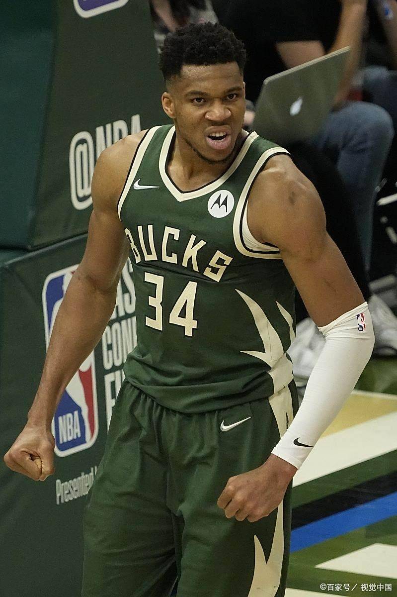 乐鱼体育APP 字母哥迎来十五赛季出色发挥，DWG观众热烈欢呼！引发球迷热议