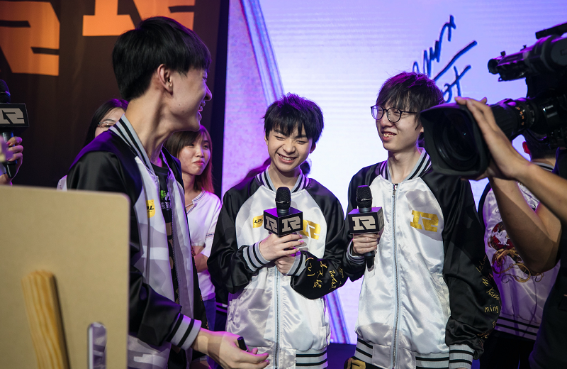 乐鱼APP包含Doinb新星挺进下一轮表现惊艳，MAD未来可期！的词条